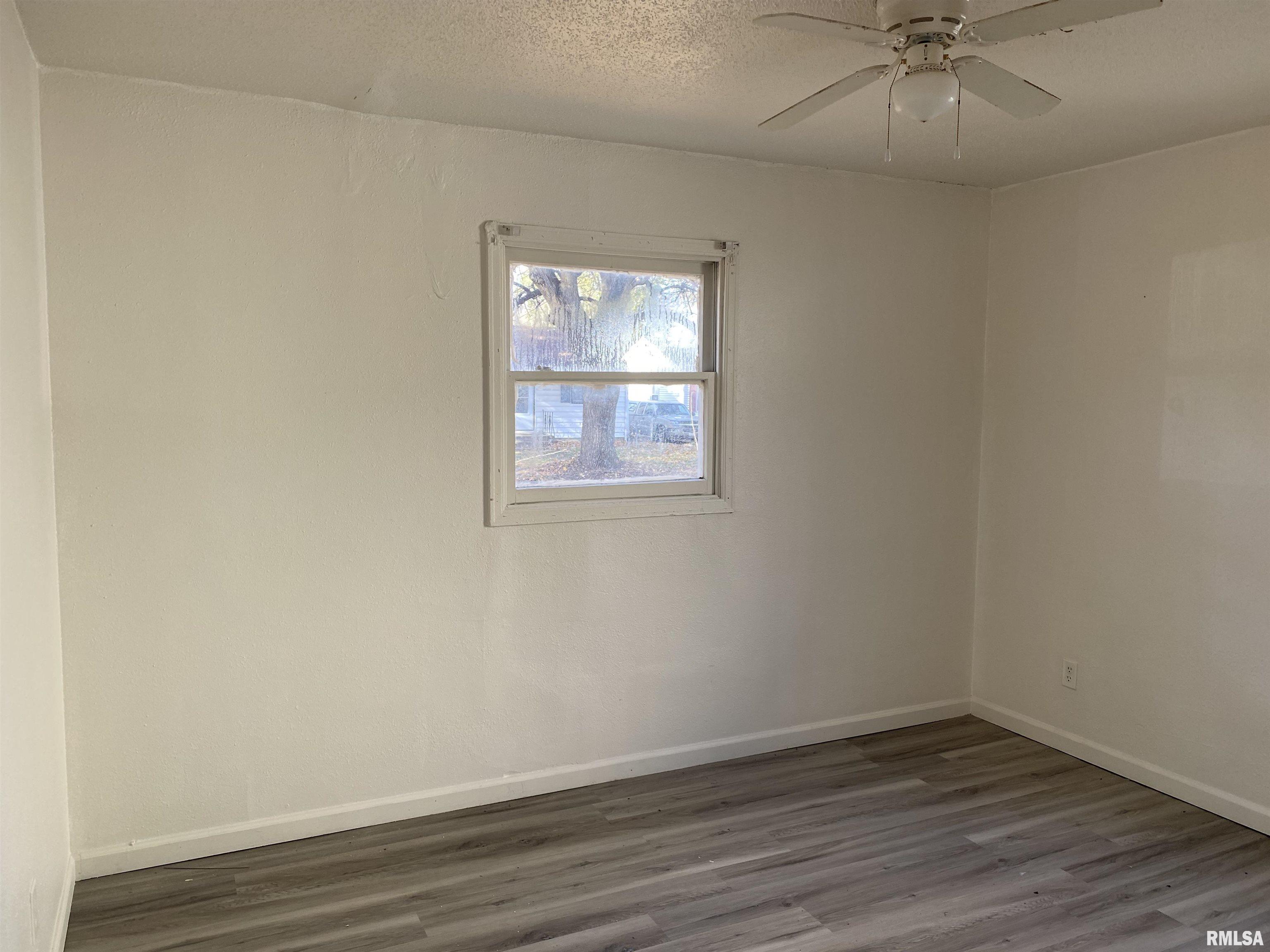 6 Manor Court Springfield, IL 62703 - Photo 2 of 5