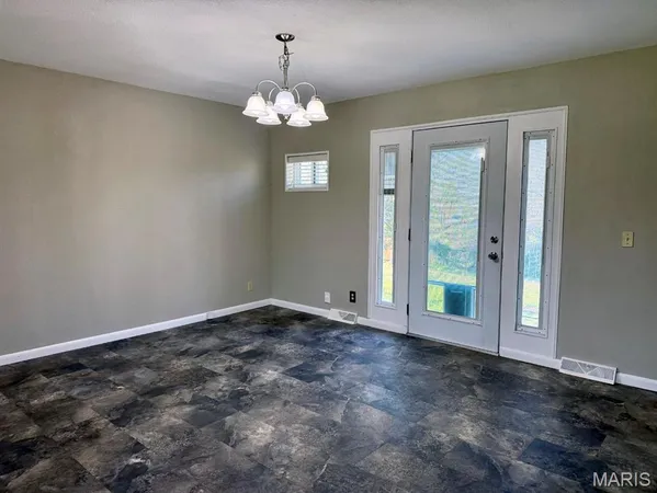 $229,900 | 1014 North Woodland Drive, Dexter, MO 63841
