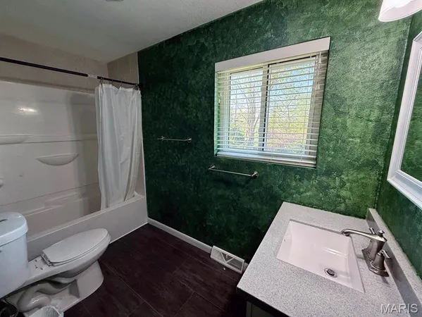 $229,900 | 1014 North Woodland Drive, Dexter, MO 63841