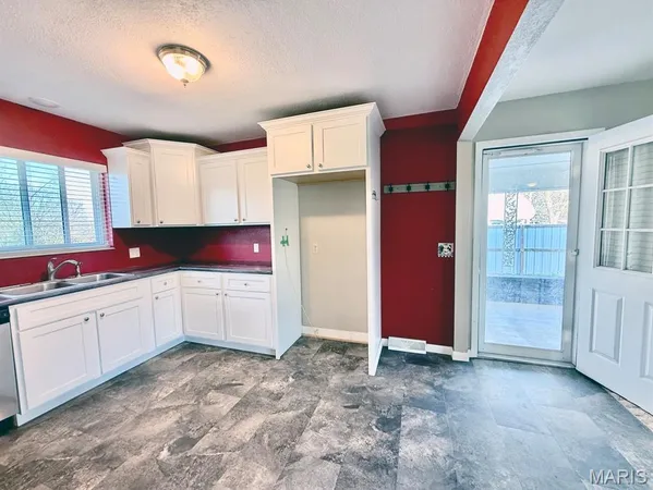 $229,900 | 1014 North Woodland Drive, Dexter, MO 63841