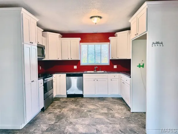 $229,900 | 1014 North Woodland Drive, Dexter, MO 63841