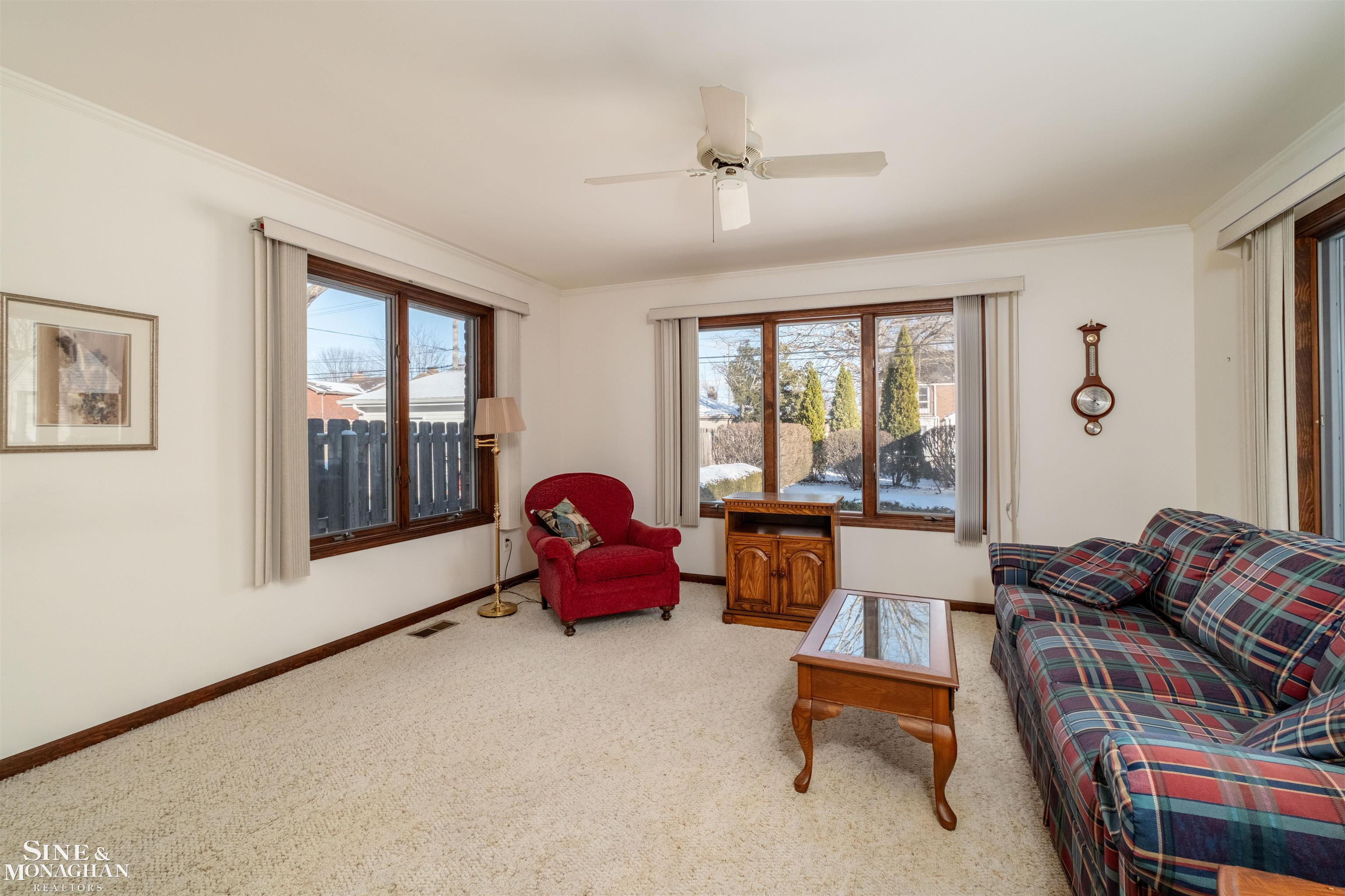 1922 Oxford Road Grosse Pointe, MI 48236 - Photo 13 of 34 50195881-de5ecb20-3a1d-4c9a-b932-9791f7549d2e.JPG