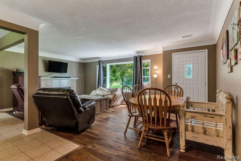 6481 Davison Road Burton, MI 48509 - Photo 6 of 29