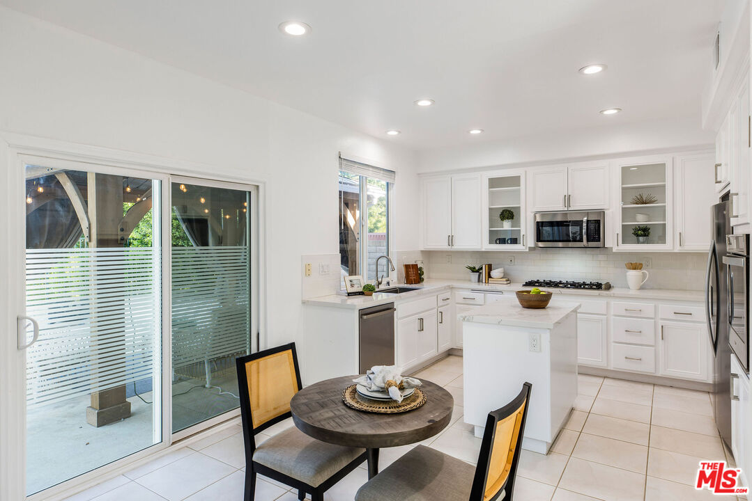 25630 Lewis Way Stevenson Ranch, CA 91381 - Photo 11 of 37 Gallery Image 11