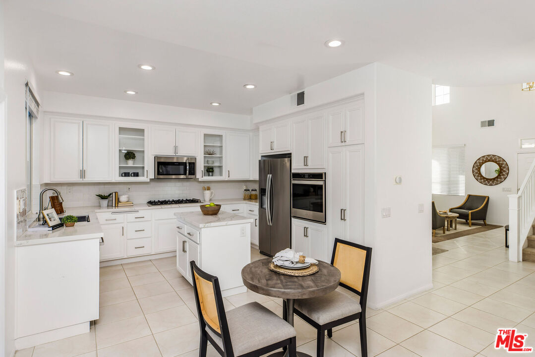 25630 Lewis Way Stevenson Ranch, CA 91381 - Photo 10 of 37 Gallery Image 10