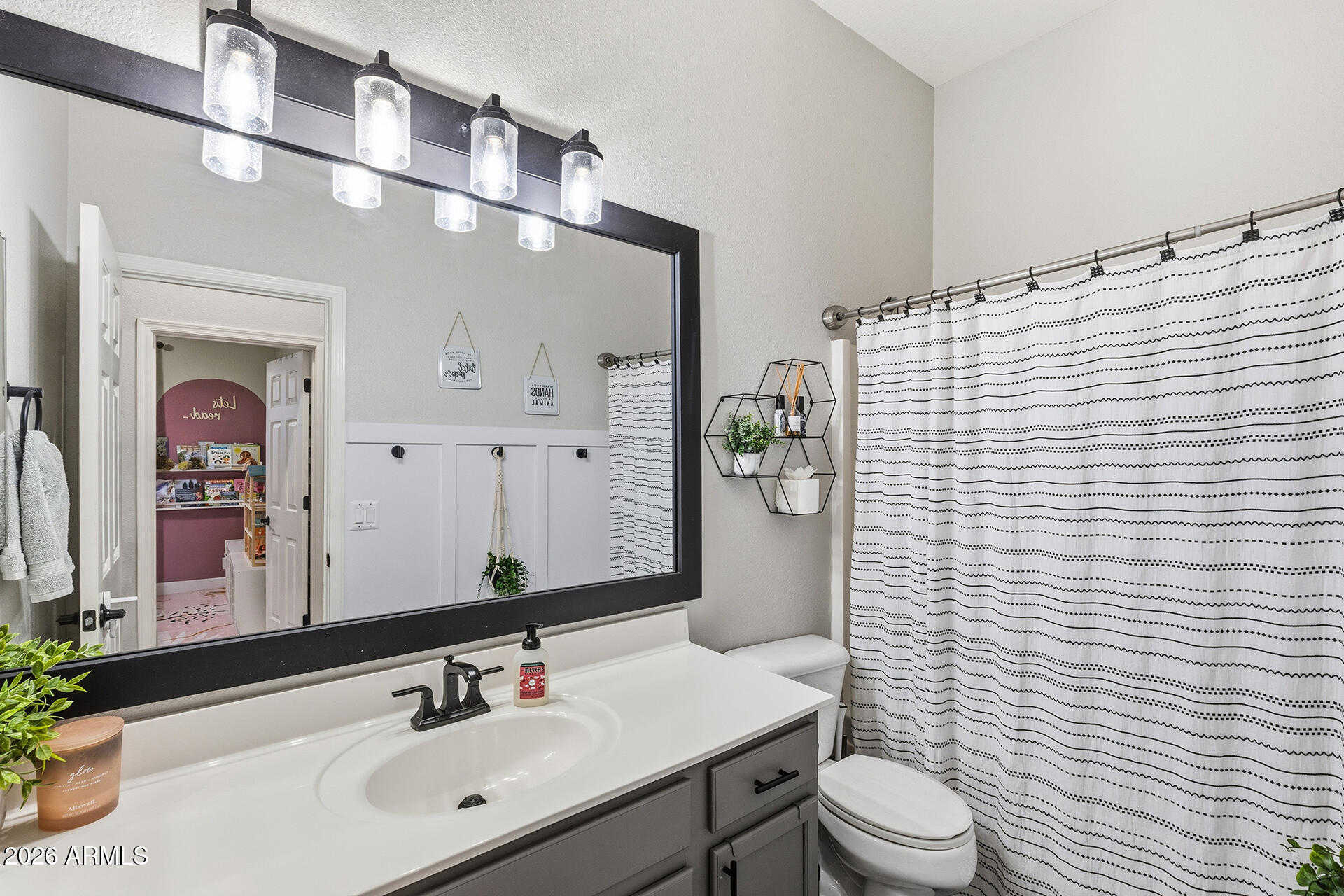 6036 East Roland Street Mesa, AZ 85215 - Photo 11 of 40 16