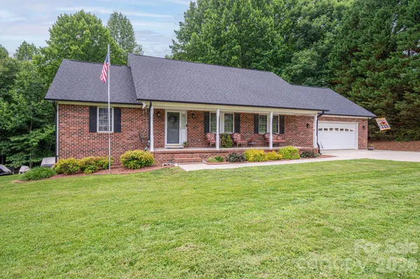 $450,000 | 2479 Old Pond Drive, Lincolnton, NC 28092