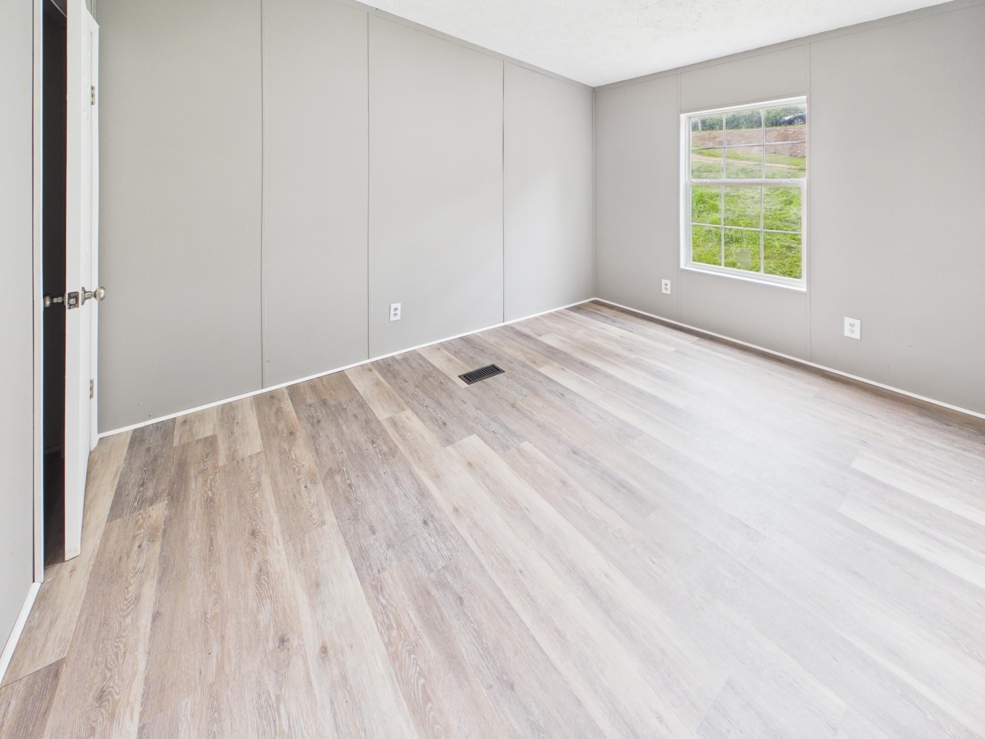 351 Mobile City Road Huntington, WV 25702 - Photo 11 of 21 Gallery Image 11