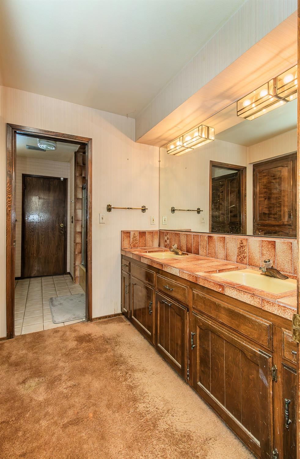 10574 Millerton Road Clovis, CA 93619 - Photo 19 of 36 a spacious bathroom with a granite countertop sink and a mirror