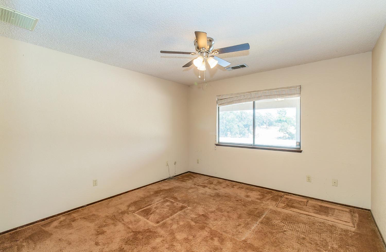 10574 Millerton Road Clovis, CA 93619 - Photo 20 of 36 an empty room with a window and a ceiling fan