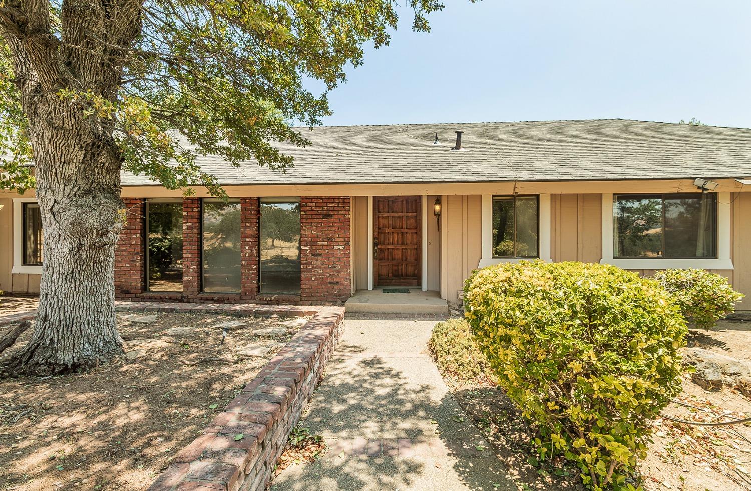 10574 Millerton Road Clovis, CA 93619 - Photo 2 of 36 front view of a house with a large window