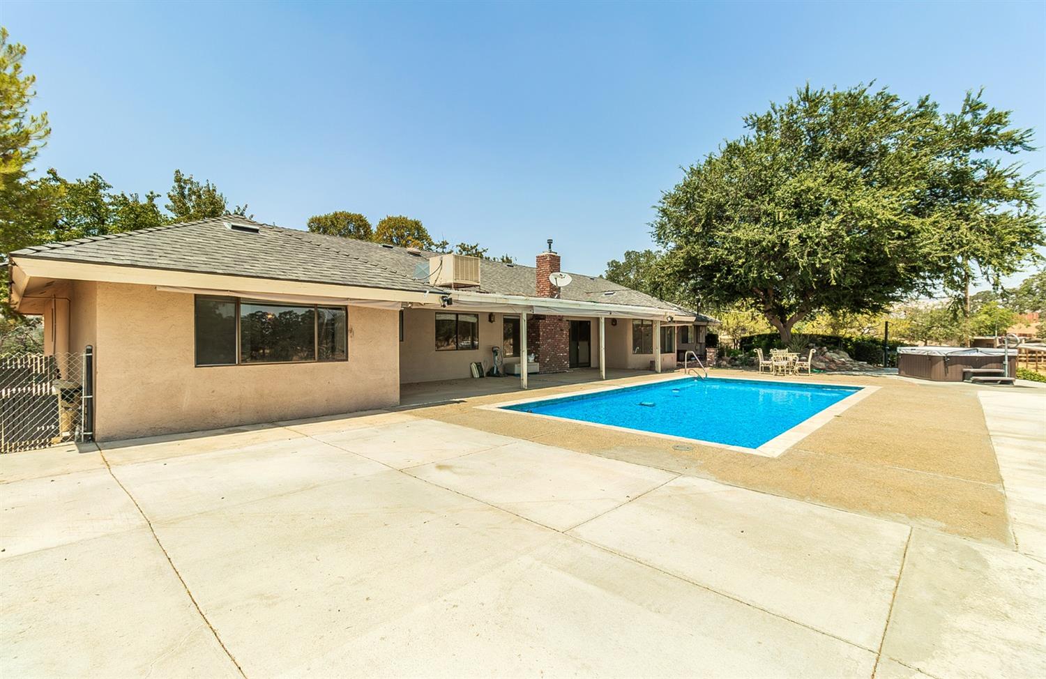 10574 Millerton Road Clovis, CA 93619 - Photo 23 of 36 a view of a house with a swimming pool