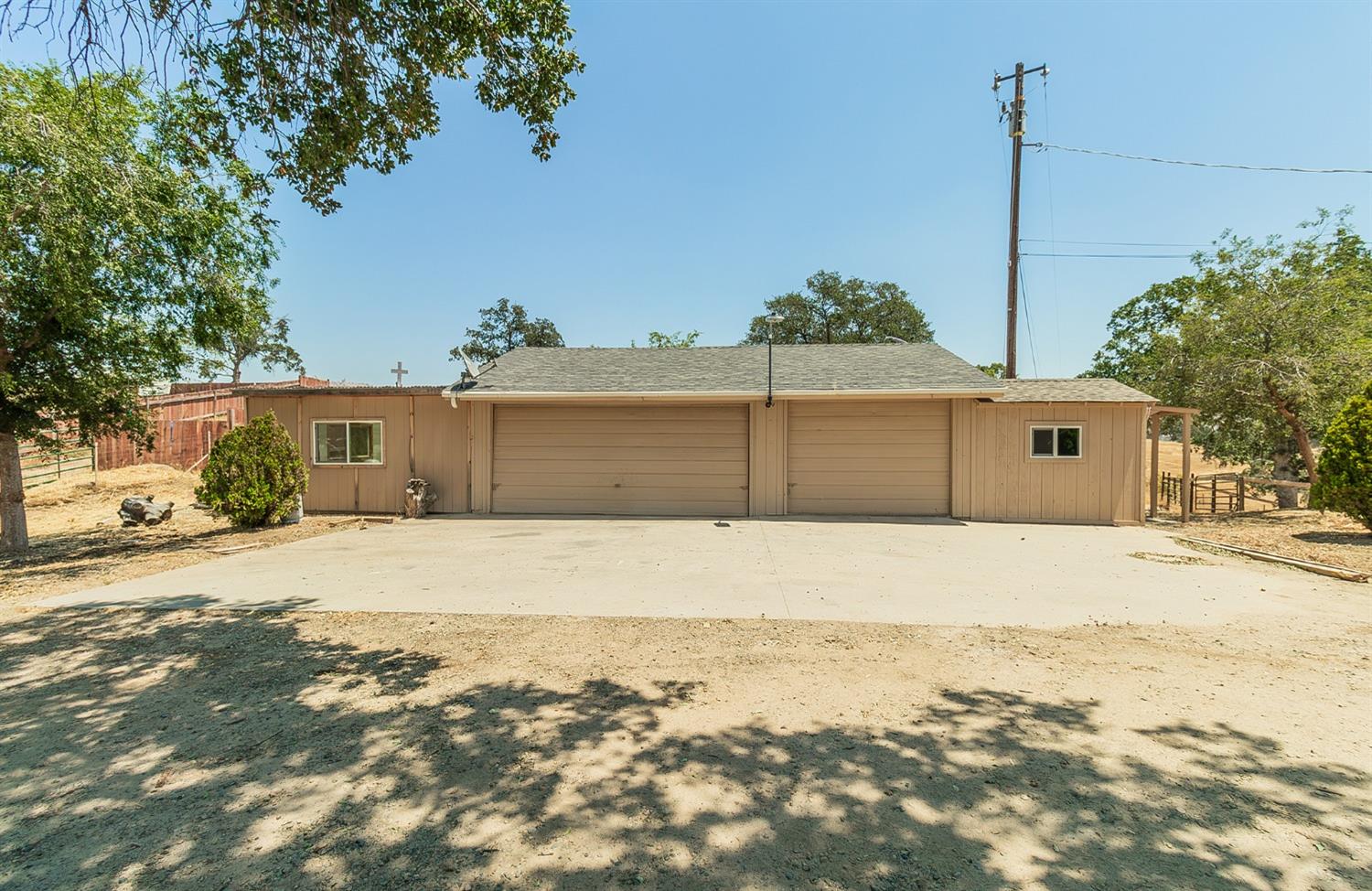 10574 Millerton Road Clovis, CA 93619 - Photo 27 of 36 a house view with a outdoor space