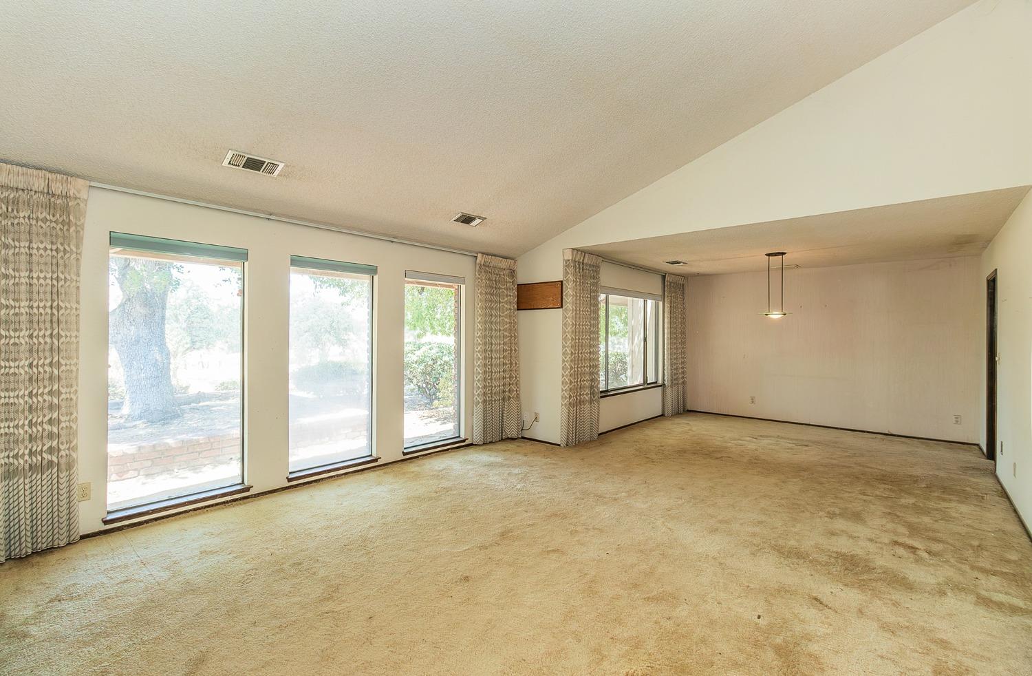 10574 Millerton Road Clovis, CA 93619 - Photo 3 of 36 an empty room with windows