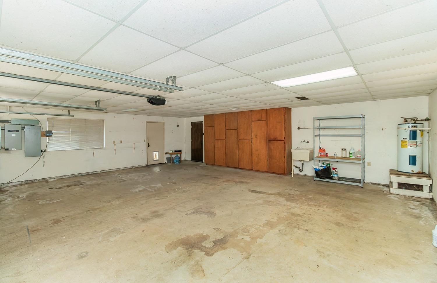 10574 Millerton Road Clovis, CA 93619 - Photo 34 of 36 a view of a livingroom with gym equipment and a window