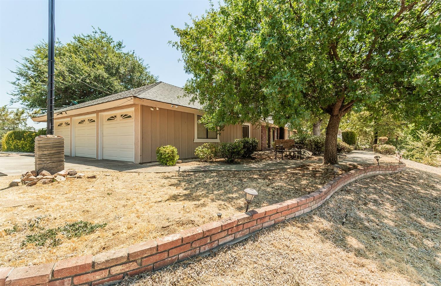 10574 Millerton Road Clovis, CA 93619 - Photo 35 of 36 a view of a house with a yard