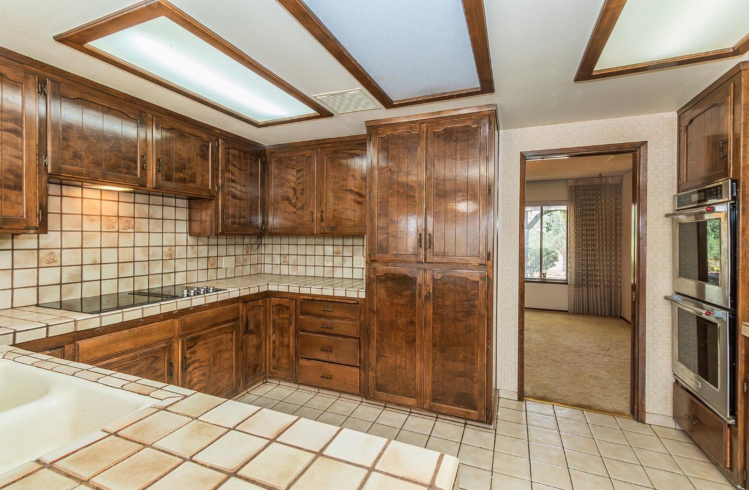 10574 Millerton Road Clovis, CA 93619 - Photo 9 of 36 a bathroom with a tub and a shower