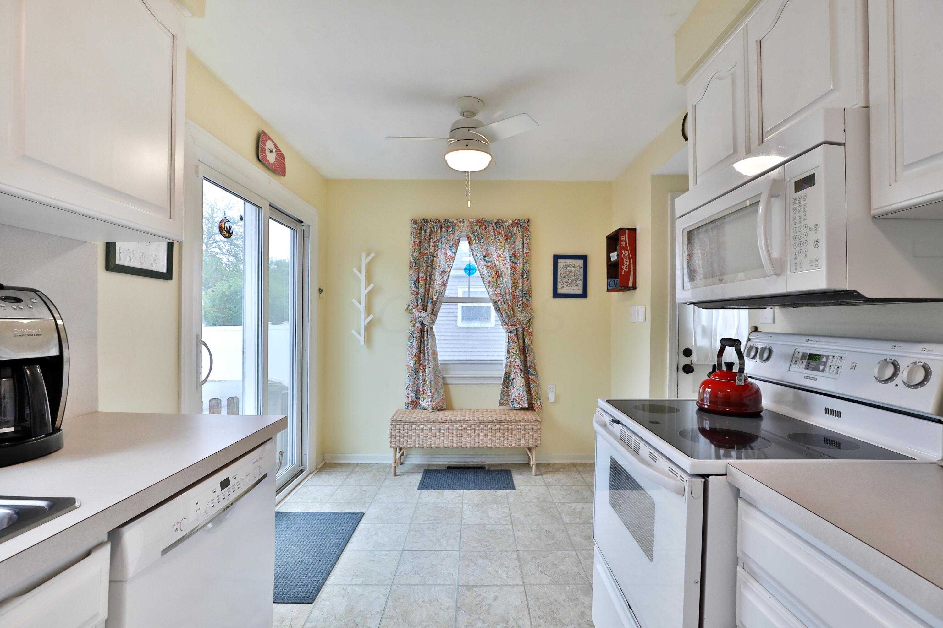 562 Northridge Road Columbus, OH 43214 - Photo 14 of 45 Kitchen