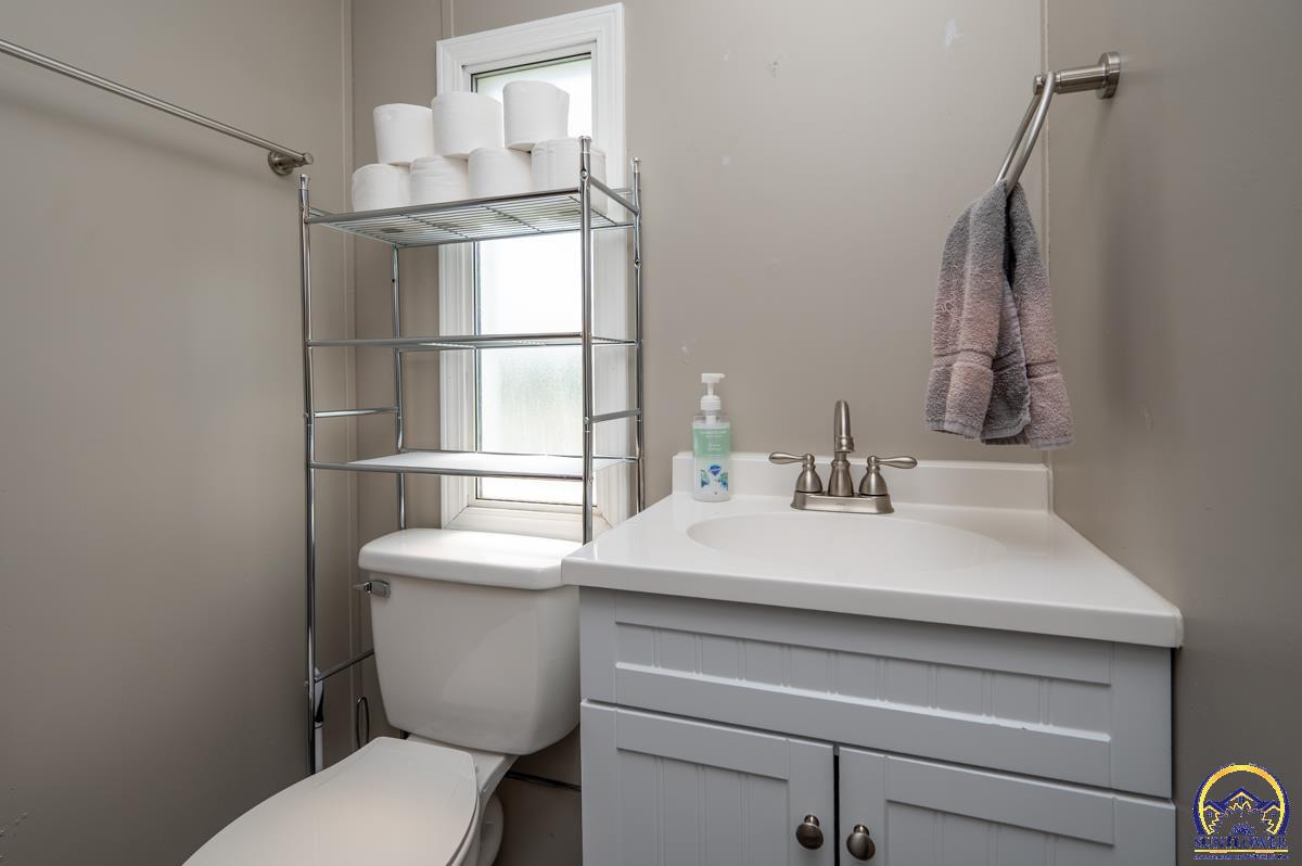 318 Southeast 48th Street Topeka, KS 66609 - Photo 12 of 17