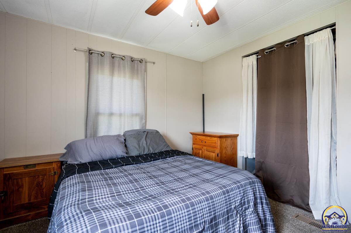 318 Southeast 48th Street Topeka, KS 66609 - Photo 13 of 17