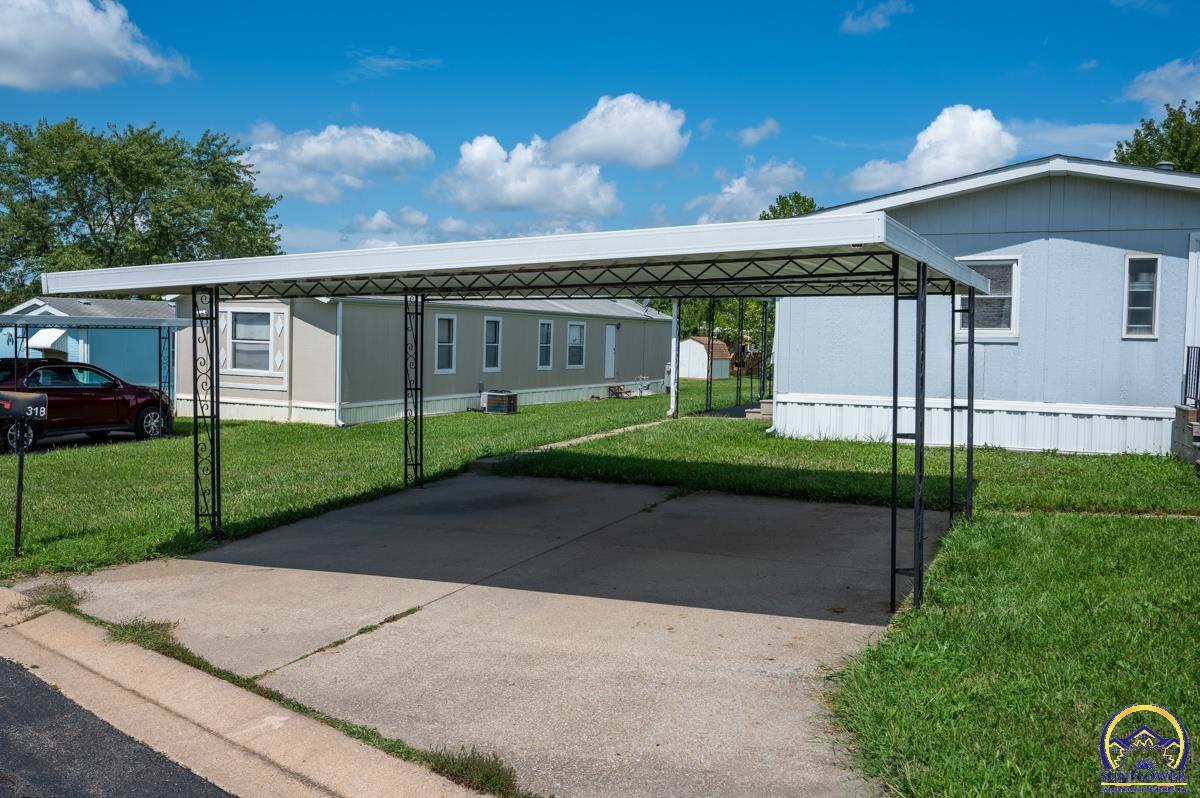 318 Southeast 48th Street Topeka, KS 66609 - Photo 2 of 17
