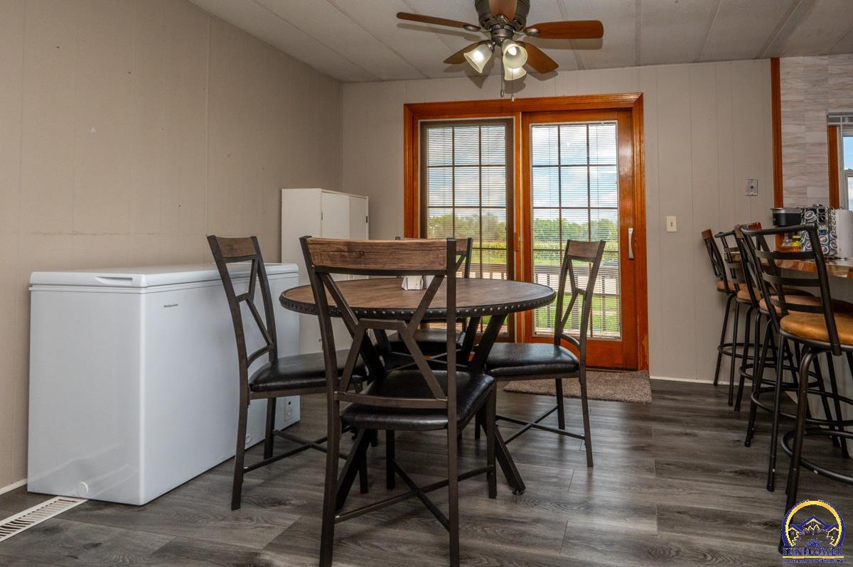 318 Southeast 48th Street Topeka, KS 66609 - Photo 7 of 17