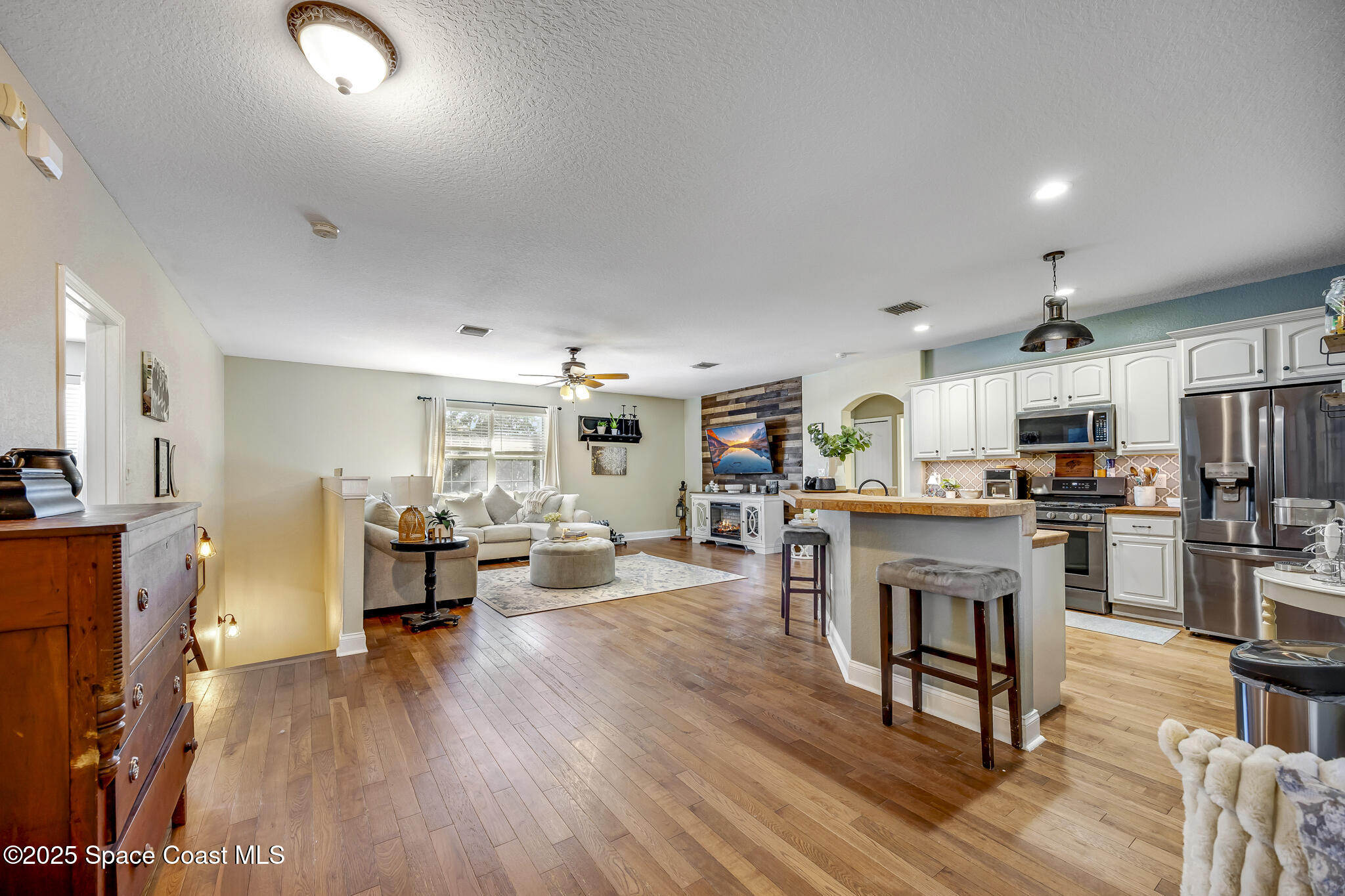 842 Parkwood Avenue Titusville, FL 32796 - Photo 7 of 42 842 Parkwood Kitchen:Living