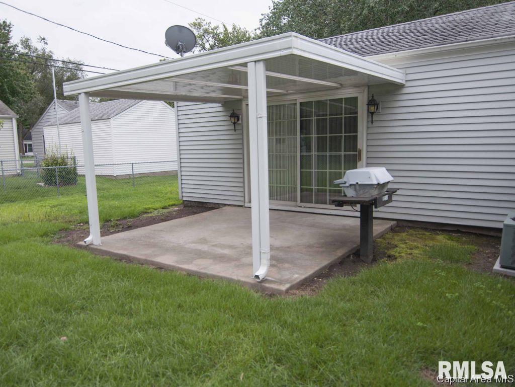 15 Barbara Court Springfield, IL 62704 - Photo 4 of 9 Gallery Image 4