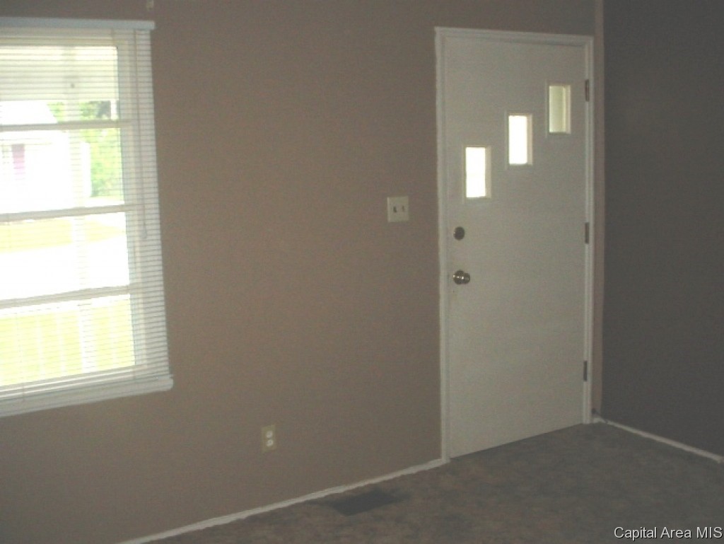 15 Barbara Court Springfield, IL 62704 - Photo 7 of 9 Gallery Image 7