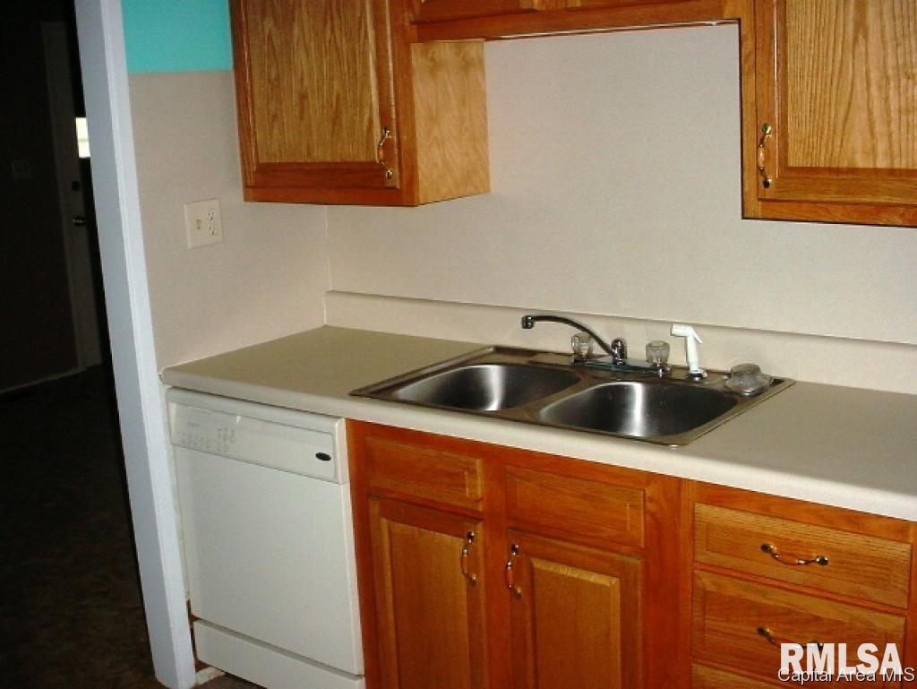 15 Barbara Court Springfield, IL 62704 - Photo 8 of 9 Gallery Image 8