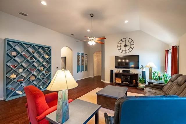 $2,700 | 2009 Garretts Way, Manchaca, TX 78652