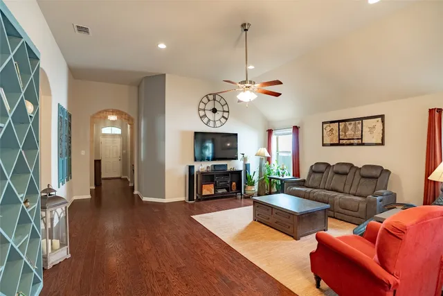 $2,700 | 2009 Garretts Way, Manchaca, TX 78652