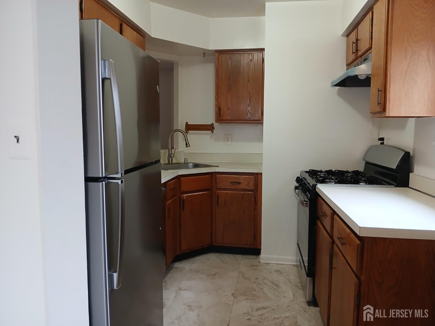 1081 Schmidt Lane North Brunswick, NJ 08902 - Photo 8 of 20