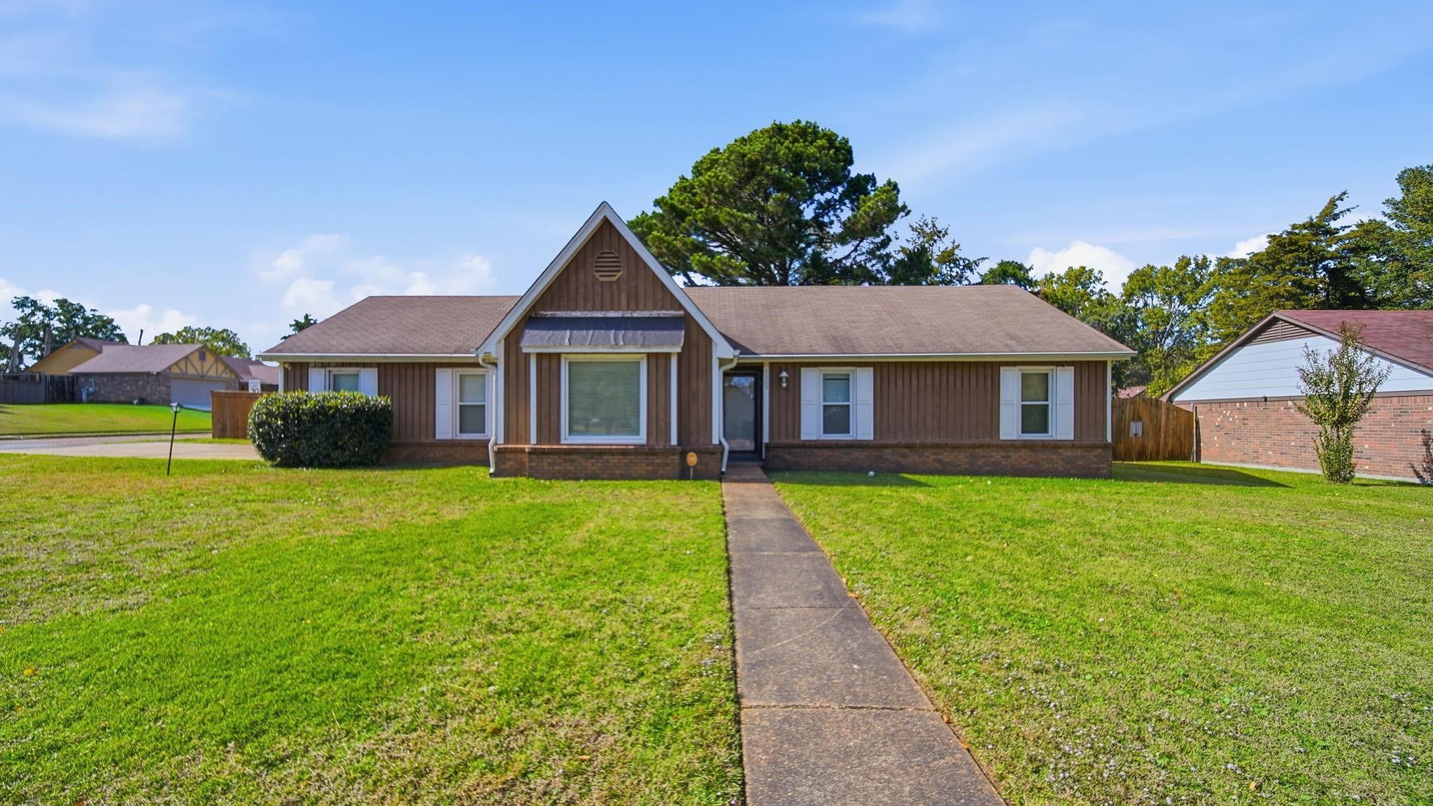 5069 Ross Road Memphis, TN 38141 - Photo 1 of 40 View of front facade with brick siding