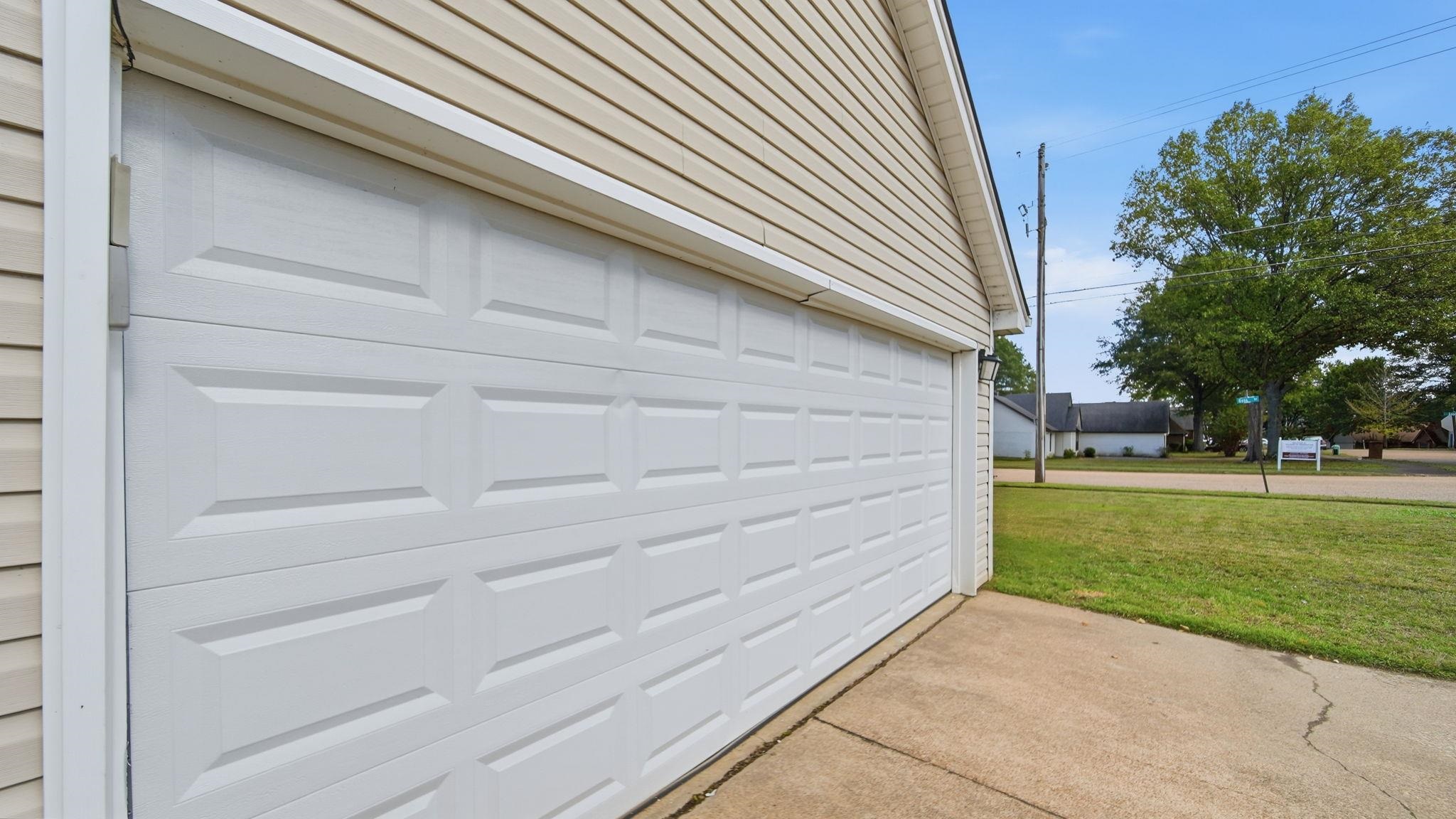 5069 Ross Road Memphis, TN 38141 - Photo 32 of 40 View of garage