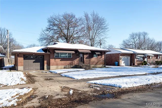 $99,900 | 3156 Davis Avenue, Granite City, IL 62040