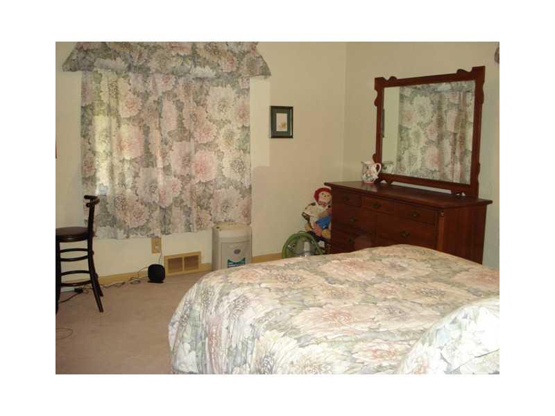 1421 Coraopolis Heights Road Coraopolis, PA 15108 - Photo 16 of 21 Bedroom. Reverse view