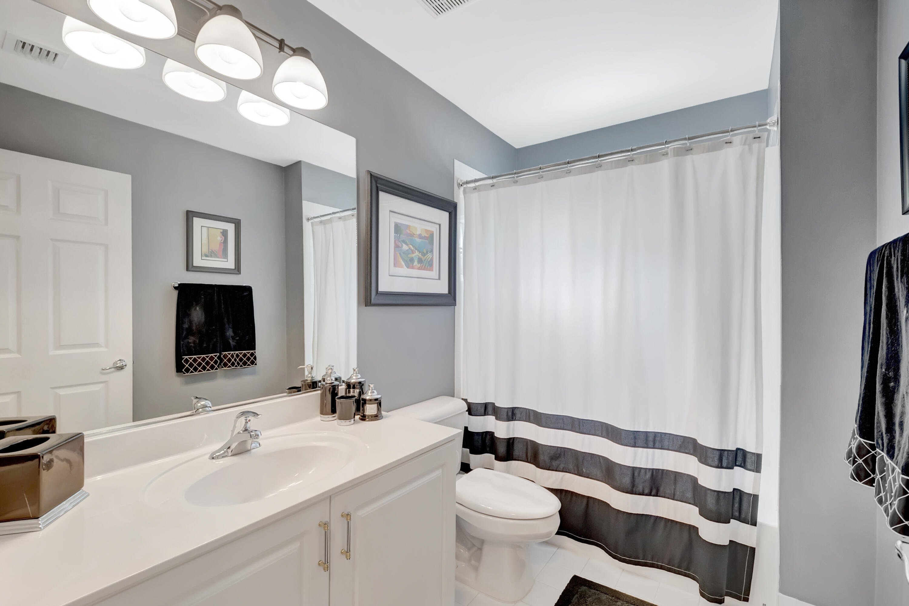 7864 Parsons Pine Drive Boynton Beach, FL 33437 - Photo 24 of 71 Upstairs bathroom