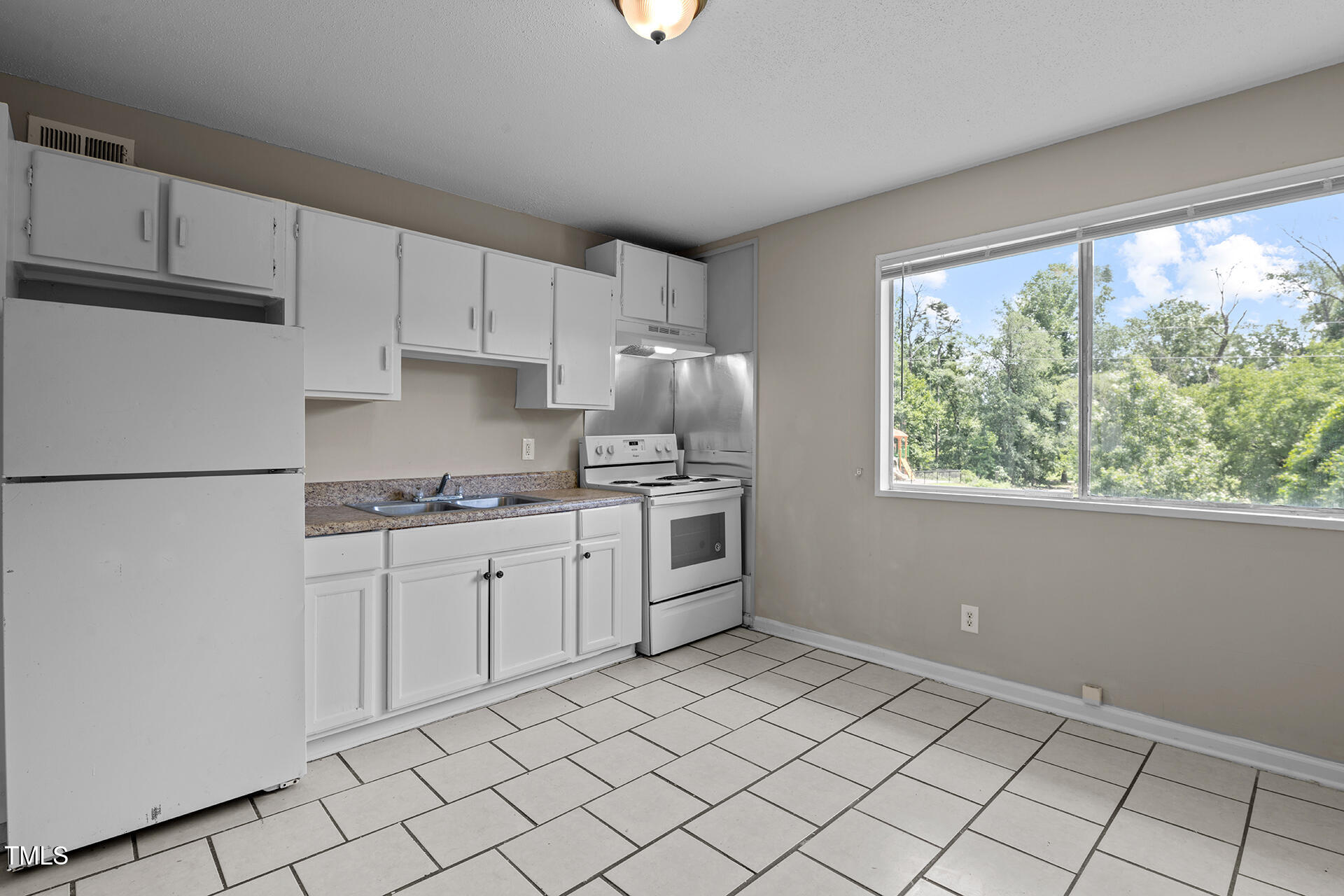 564 Dacian Road Raleigh, NC 27610 - Photo 6 of 16 BuildingPhoto (70)