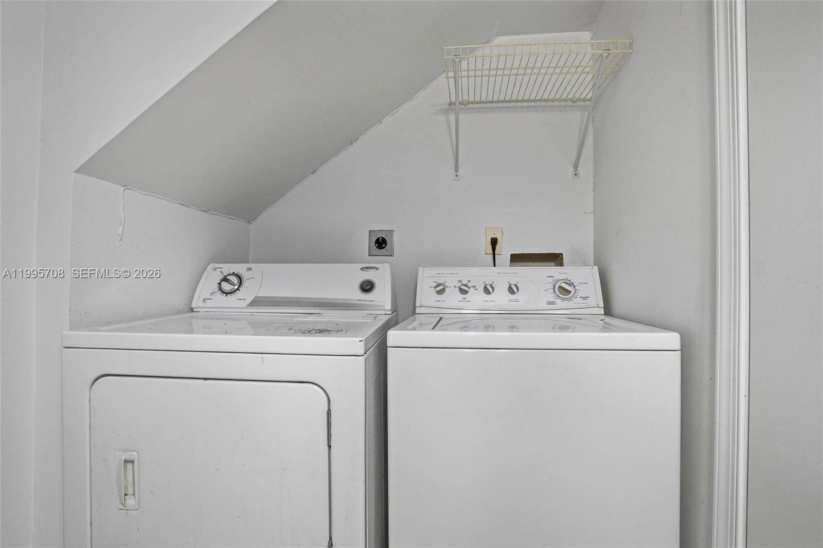 13993 Southwest 94th Cir Lane, Unit 1013 Miami, FL 33186 - Photo 28 of 36 a utility room with dryer and washer