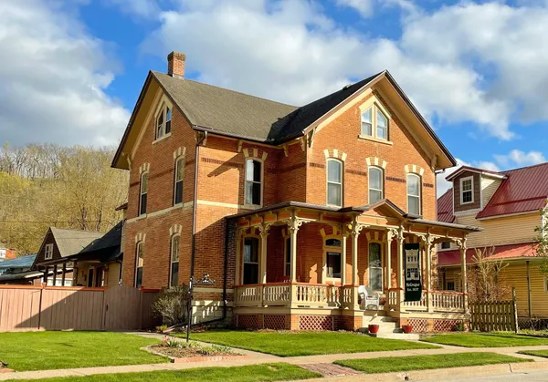 $289,000 | 629 Main Street, McGregor, IA 52157