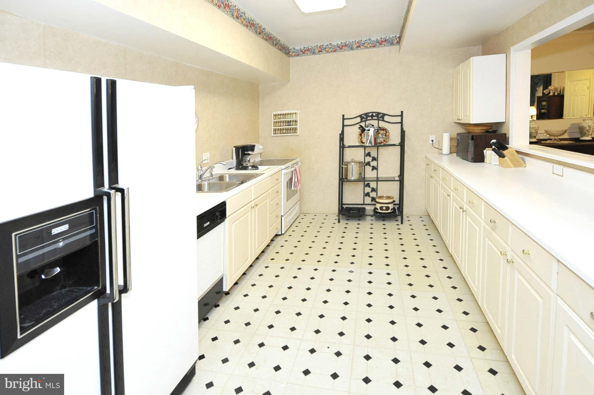 2135 Yorktown Road Northwest Washington, DC 20012 - Photo 28 of 30 Au Pair Suite Kitchen