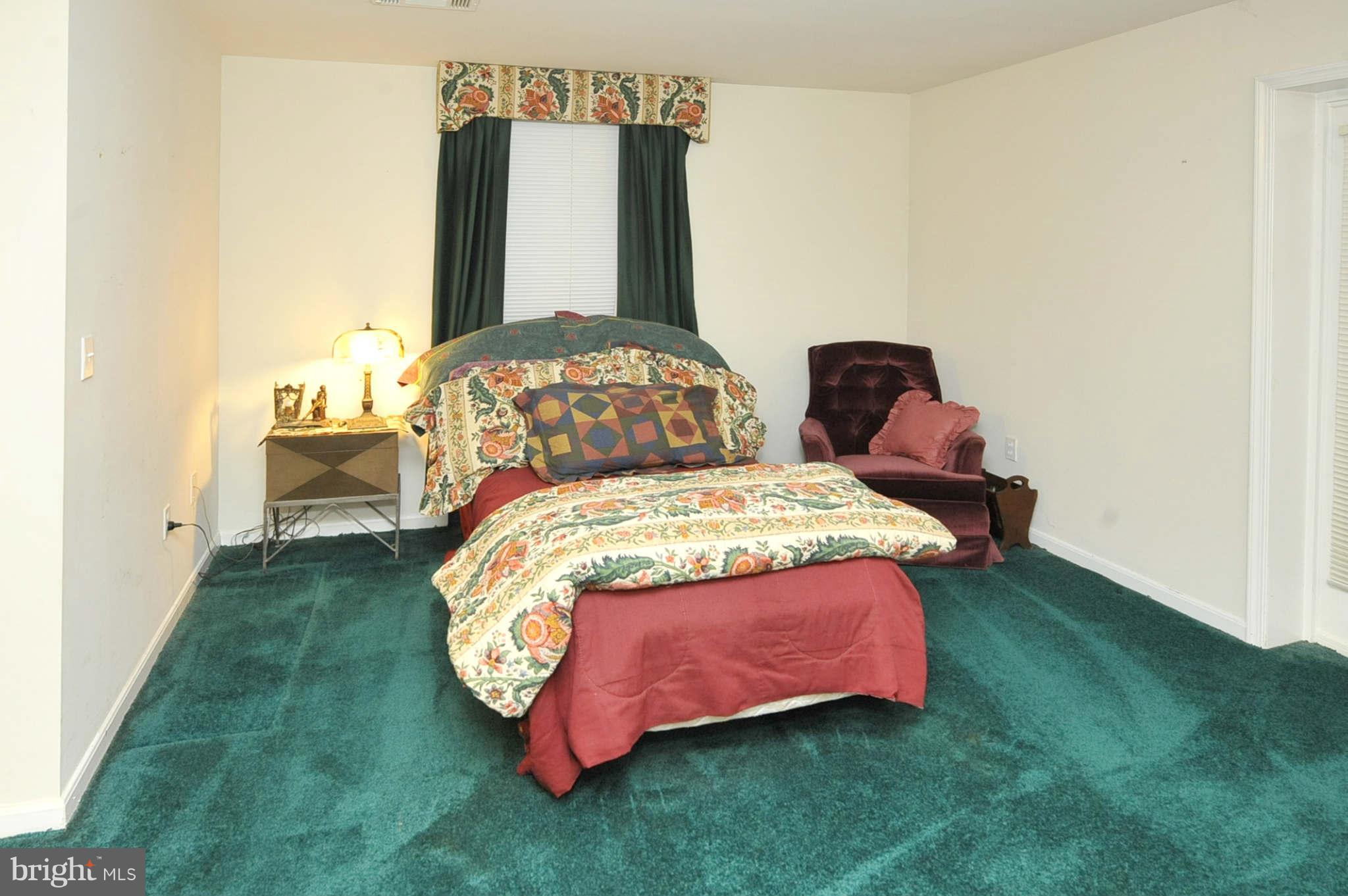 2135 Yorktown Road Northwest Washington, DC 20012 - Photo 29 of 30 Au Pair Suite Bedroom