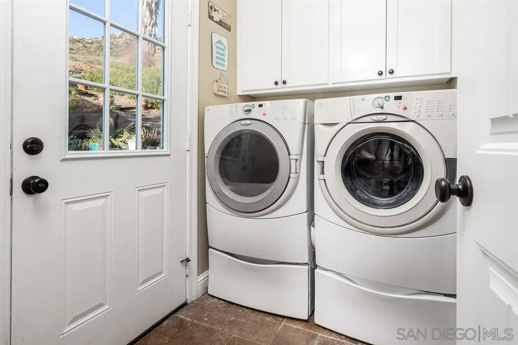 15860 Staples Road Ramona, CA 92065 - Photo 8 of 25 a utility room with dryer and washer