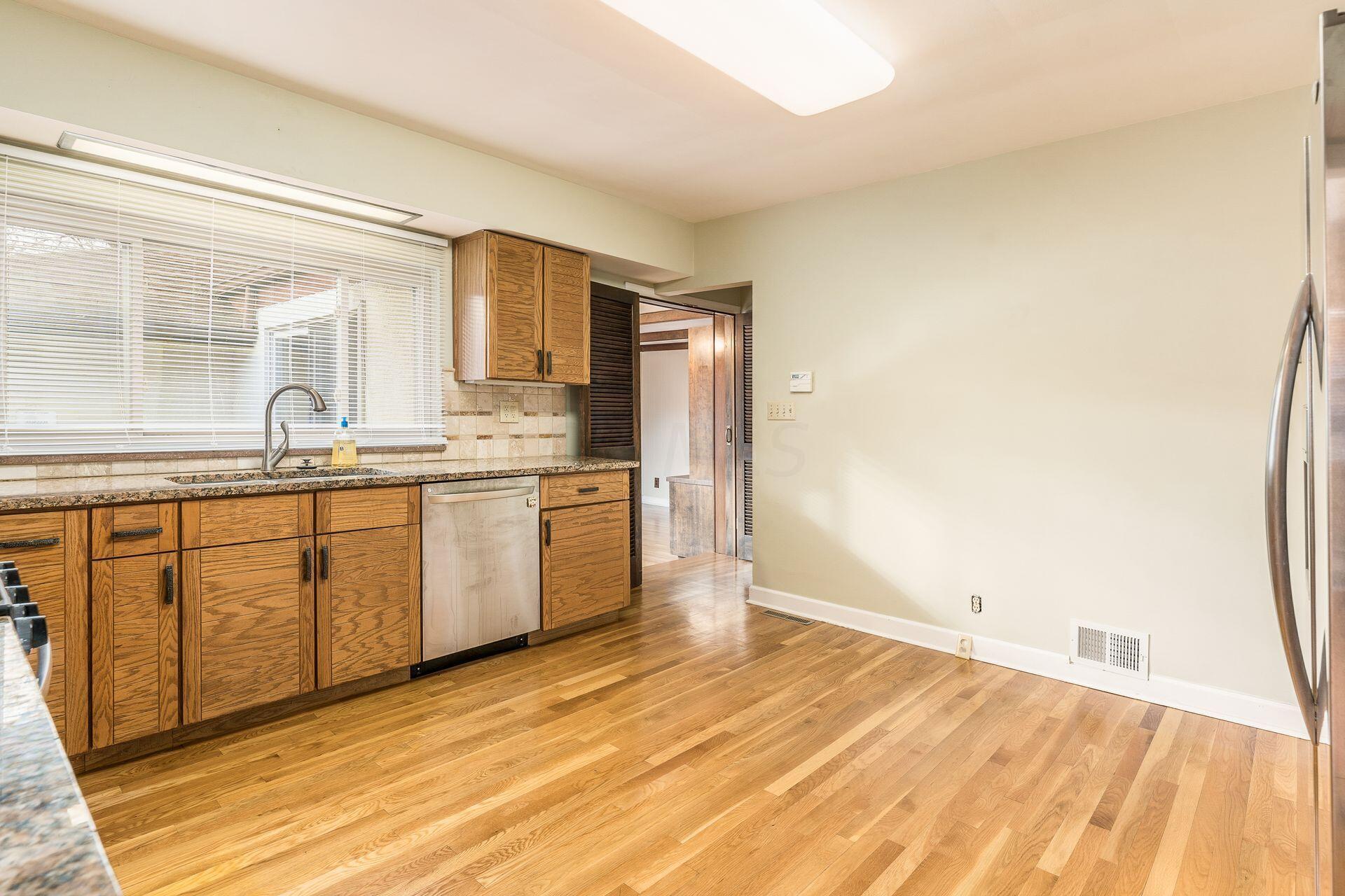 71 North Merkle Road Columbus, OH 43209 - Photo 19 of 66 Kitchen