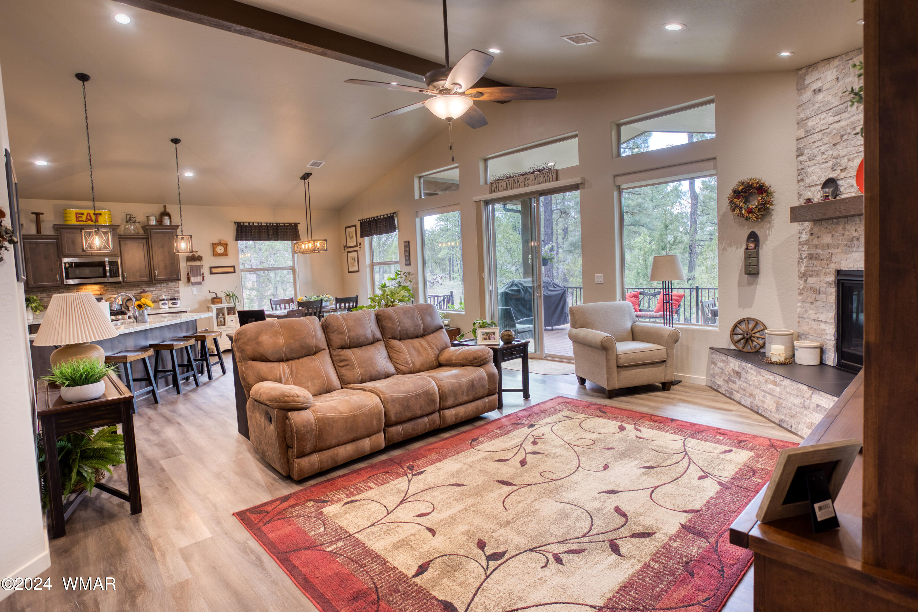 3151 North Eagle Lndg Road Show Low, AZ 85901 - Photo 2 of 26 Living Room