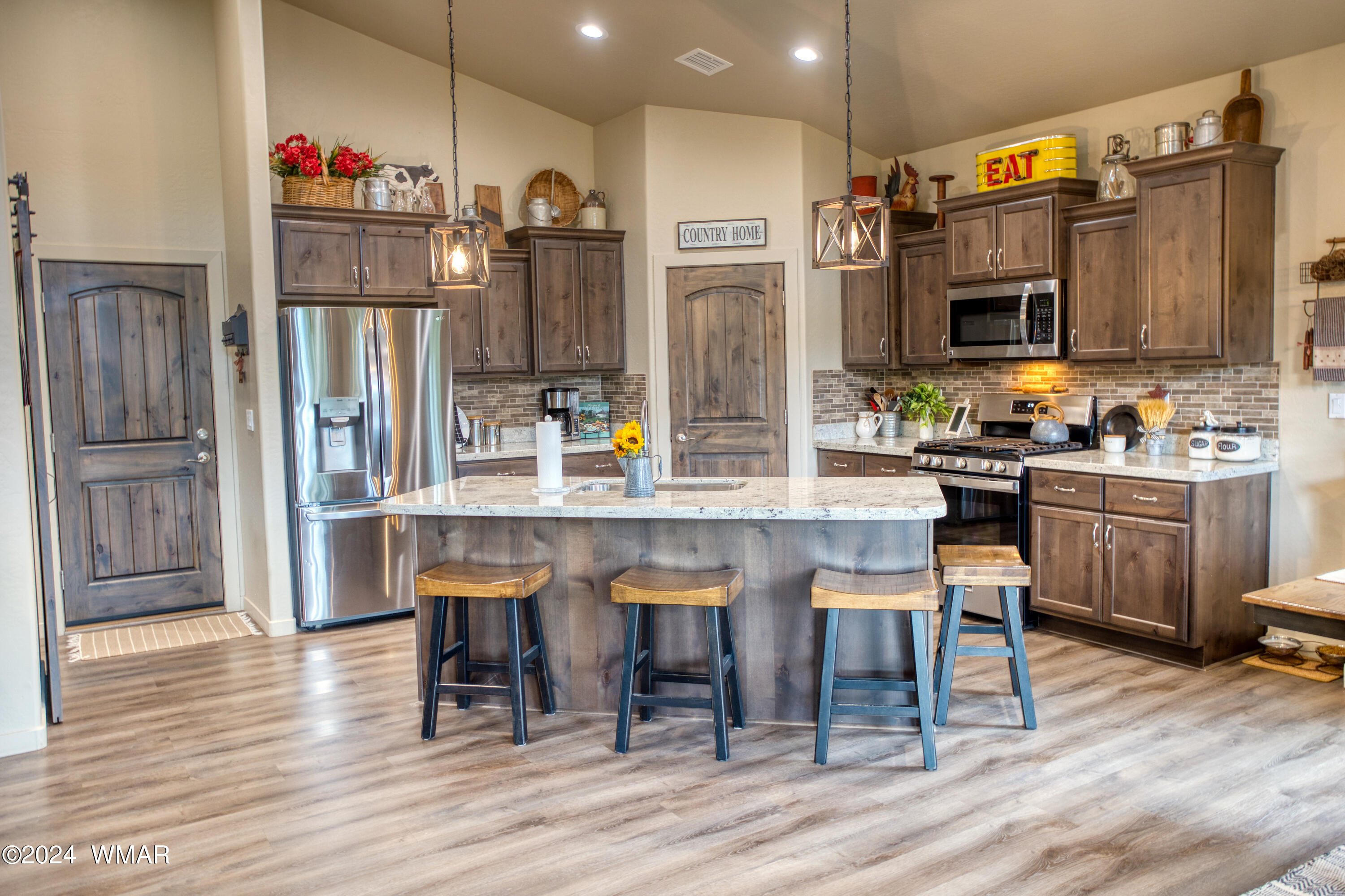 3151 North Eagle Lndg Road Show Low, AZ 85901 - Photo 3 of 26 Breakfast Bar