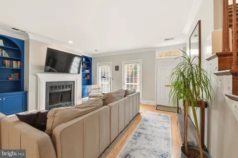 $820,000 | 1035 North Stafford Street, Arlington, VA 22201