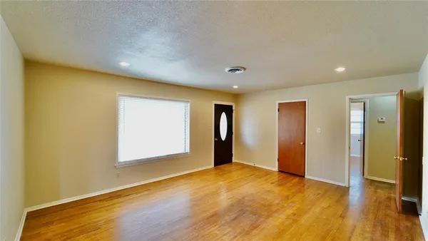 $2,000 | 3010 Inspiration Drive, Hudson Oaks, TX 76087