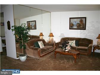 1843 Tomlinson Road Philadelphia, PA 19116 - Photo 4 of 12 Living Room